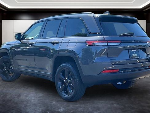 Used 2023 Jeep Grand Cherokee Altitude AWD/4WD image 4