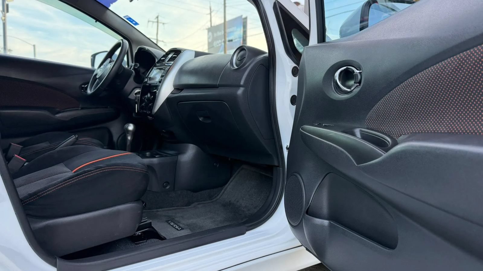 Used 2015 Nissan Versa Note SR FWD image 12