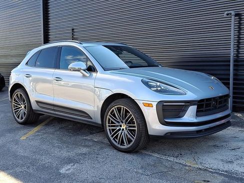 Certified 2026 Porsche Macan AWD/4WD image 9