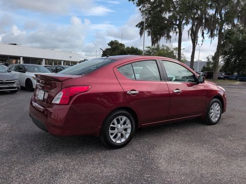 Certified 2017 Nissan Versa SV FWD image 4