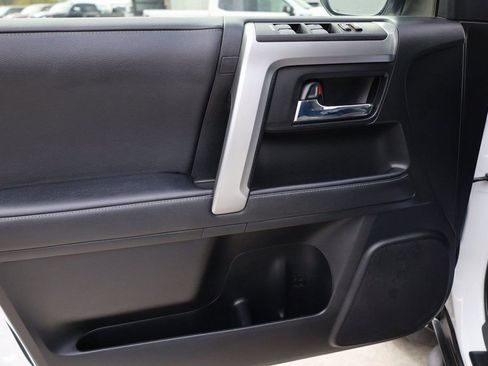 Used 2020 Toyota 4Runner SR5 AWD/4WD image 10