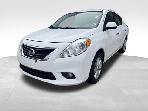 Used 2012 Nissan Versa SL image 2