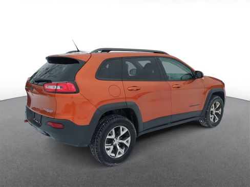 Used 2015 Jeep Cherokee Trailhawk w/ Cold Weather Group image 8