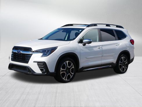 Used 2023 Subaru Ascent Limited w/ Technology Package AWD/4WD image 3