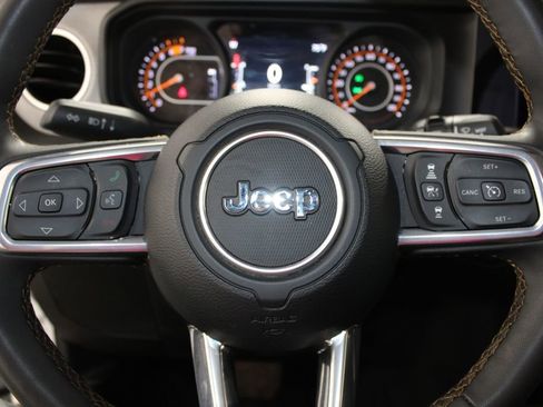 Used 2025 Jeep Wrangler Unlimited Sahara AWD/4WD image 26