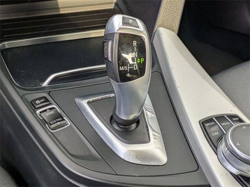 Used 2018 BMW 320i Sedan w/ Convenience Package image 16