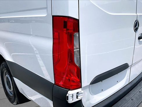 Used 2024 Mercedes-Benz Sprinter 2500 image 31