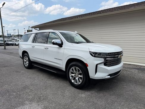 Used 2022 Chevrolet Suburban Premier w/ Premium Package AWD/4WD image 3