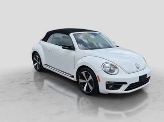 Used 2013 Volkswagen Beetle 2.0T FWD video 2