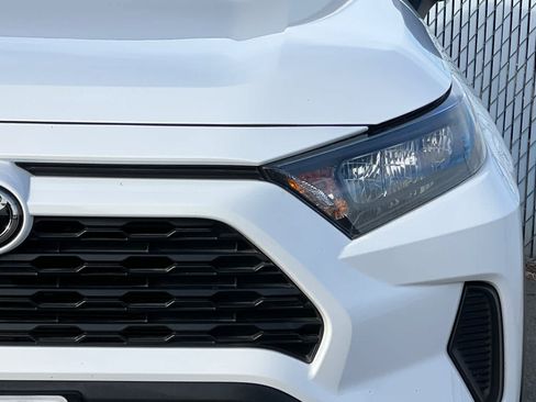 Used 2022 Toyota RAV4 LE AWD/4WD image 14