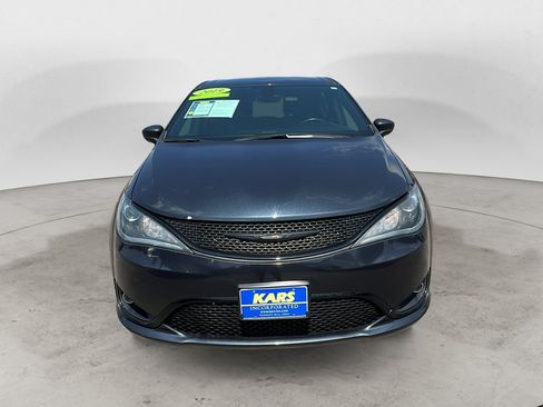 Used 2019 Chrysler Pacifica Touring Plus FWD image 2