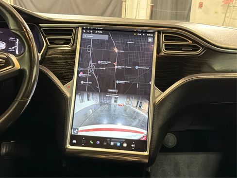 Used 2016 Tesla Model S 70D image 29