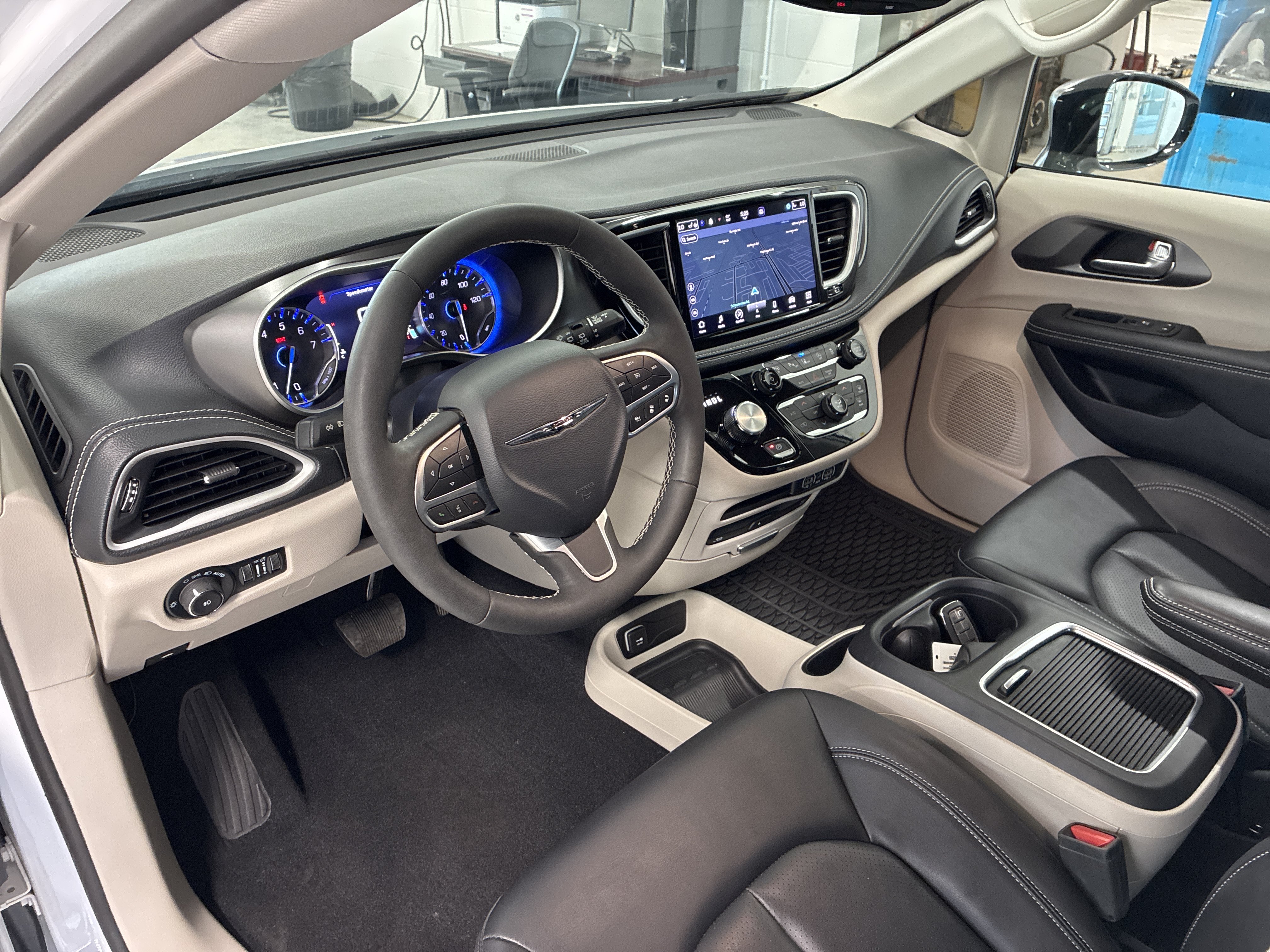 Certified 2024 Chrysler Pacifica Touring-L w/ Uconnect Theater Family Group AWD/4WD image 20
