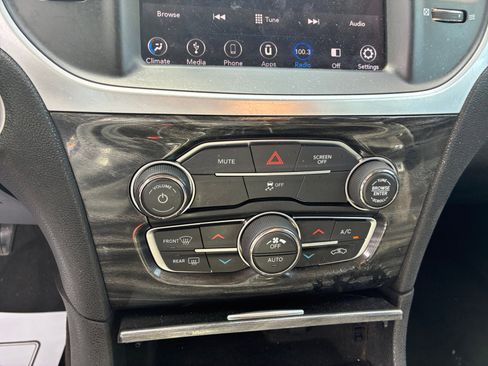 Used 2018 Chrysler 300 Touring w/ Sport Appearance Package image 21