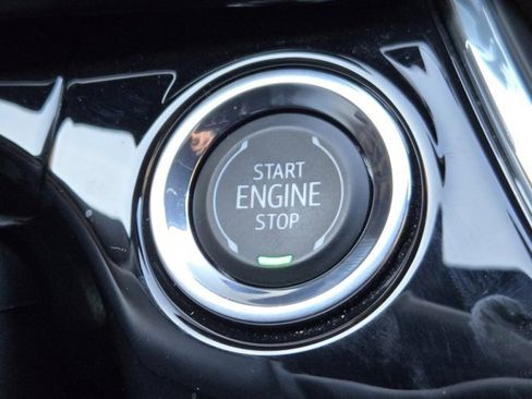 Used 2025 Chevrolet Trax RS w/ Sunroof Package image 22