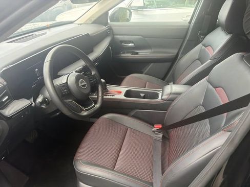 Used 2025 Nissan Kicks SR FWD image 15