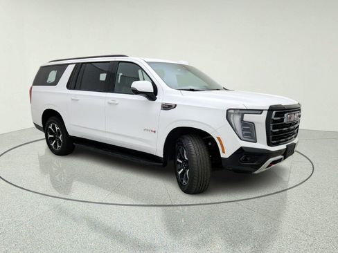 Used 2025 GMC Yukon XL AT4 AWD/4WD image 5