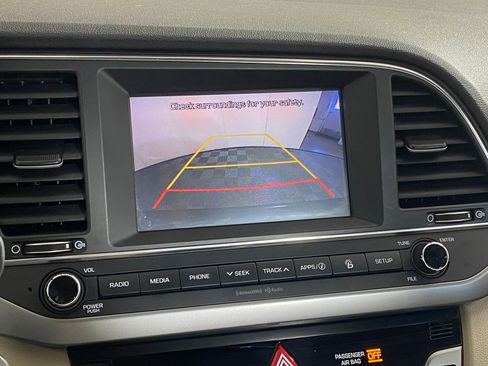 Used 2017 Hyundai Elantra Limited image 26