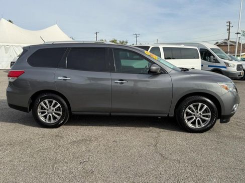 Used 2015 Nissan Pathfinder SV image 4