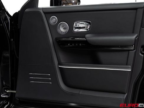 Used 2022 Rolls-Royce Phantom Sedan RWD image 25