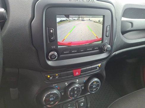 Used 2016 Jeep Renegade Trailhawk AWD/4WD image 24