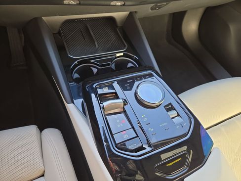 Used 2024 BMW 530i xDrive 530i xDrive w/ Premium Package image 22