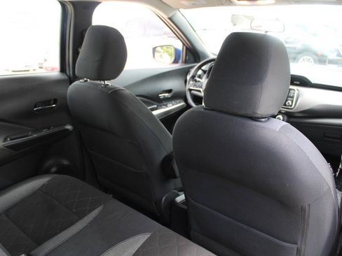 Used 2019 Nissan Kicks SV FWD image 7