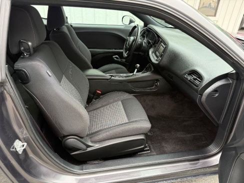 Used 2016 Dodge Challenger R/T w/ Driver Convenience Group RWD image 7