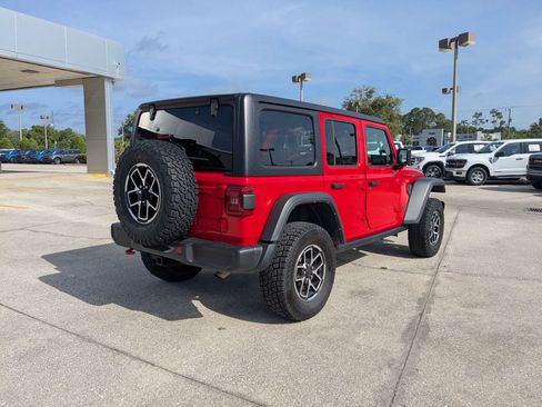 Used 2024 Jeep Wrangler Unlimited Rubicon AWD/4WD image 4
