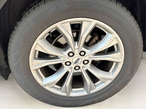 Used 2020 Ford Explorer XLT w/ Equipment Group 202A AWD/4WD image 33