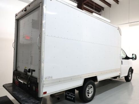 Used 2022 Chevrolet Express 3500 w/ Driver Convenience Package image 27