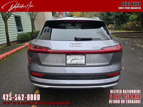 Used 2019 Audi e-tron Prestige w/ Prestige Package image 4