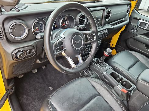 Used 2018 Jeep Wrangler Unlimited Sahara AWD/4WD image 16