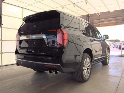 Used 2022 GMC Yukon Denali image 2