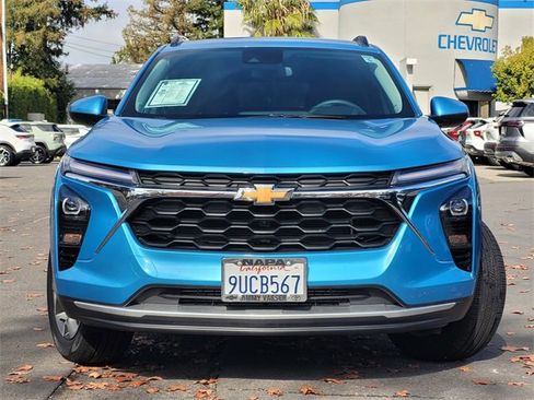 Used 2025 Chevrolet Trax LT w/ Driver Confidence Package image 3