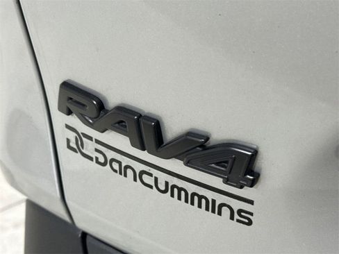 Used 2022 Toyota RAV4 XLE Premium image 27