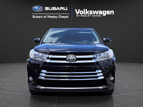 Used 2018 Toyota Highlander Limited Platinum AWD/4WD image 2