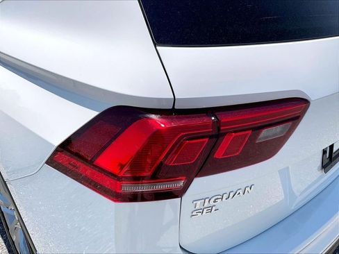 Used 2020 Volkswagen Tiguan SEL AWD/4WD image 33
