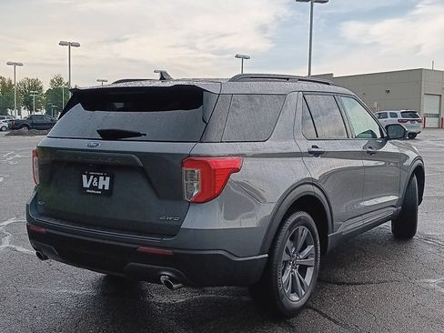 Used 2024 Ford Explorer XLT w/ Equipment Group 202A AWD/4WD image 29
