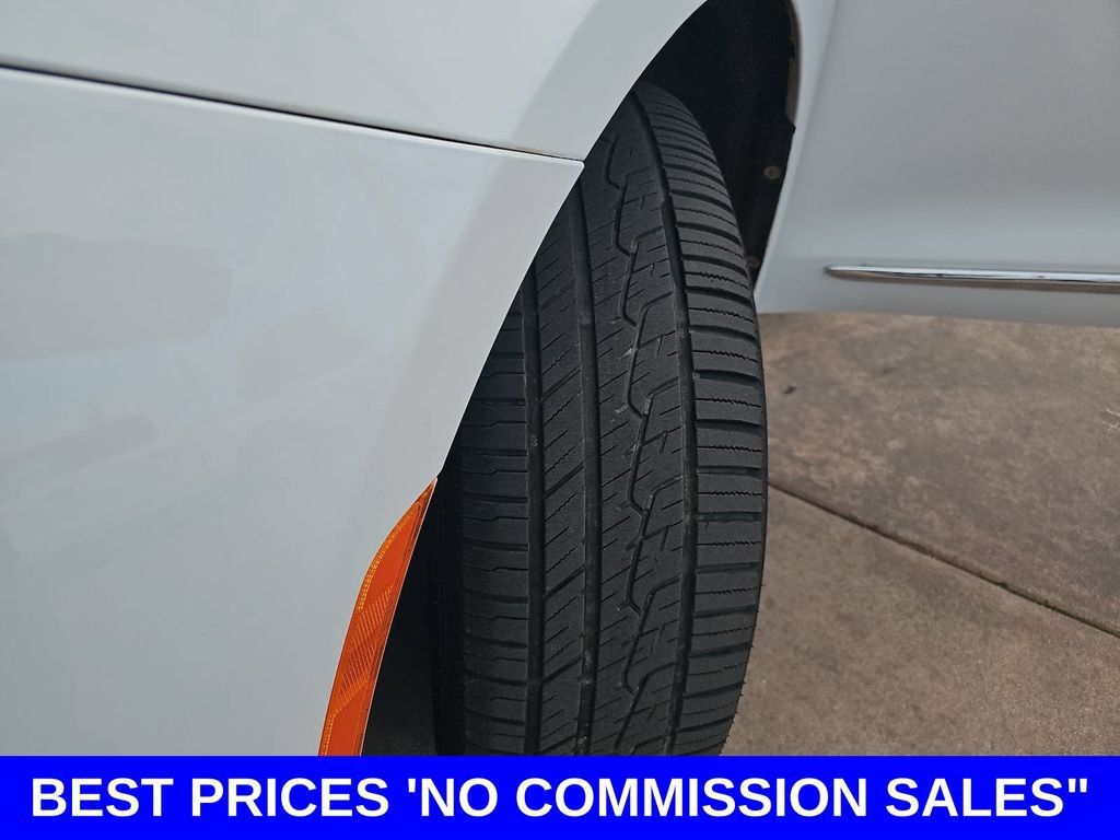 Used 2018 Chrysler Pacifica Touring-L FWD image 35