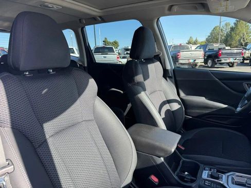 Used 2022 Subaru Forester Premium AWD/4WD image 24