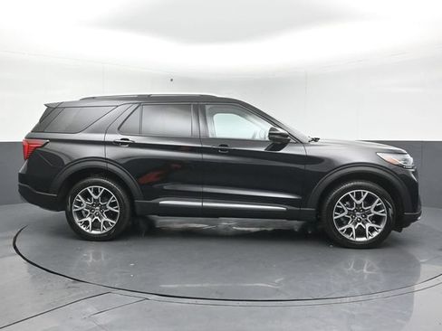Used 2025 Ford Explorer Platinum w/ Ultimate Package AWD/4WD image 8