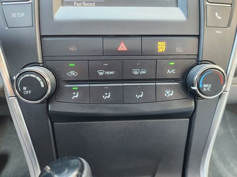 Used 2017 Toyota Camry LE image 18