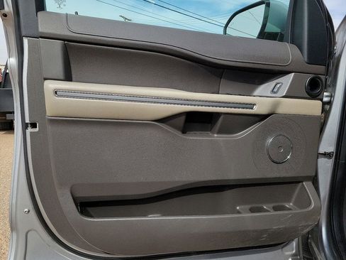 Used 2021 Ford Expedition XLT image 18