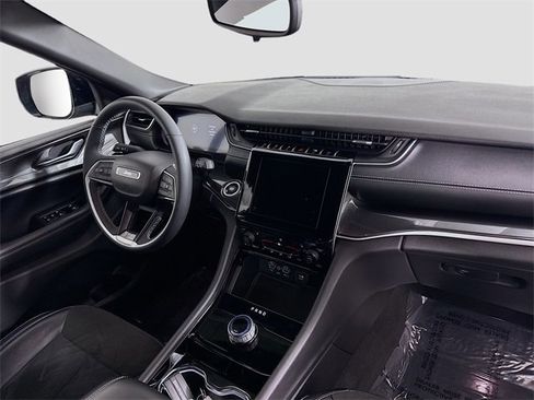 Used 2023 Jeep Grand Cherokee L Laredo image 30