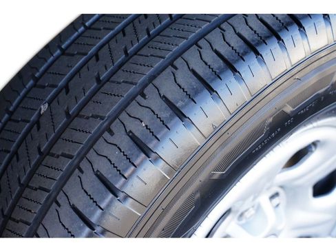 Used 2024 Nissan Frontier S w/ S Utility Package image 27