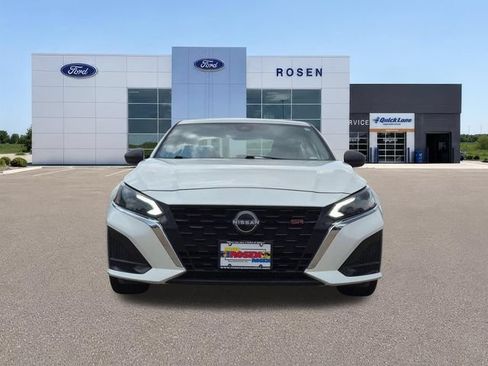 Used 2024 Nissan Altima 2.5 SV FWD image 8