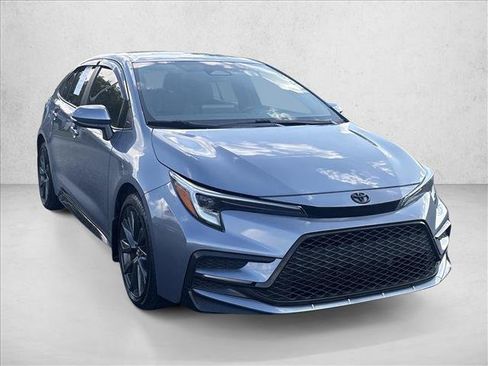 Certified 2025 Toyota Corolla SE FWD image 3