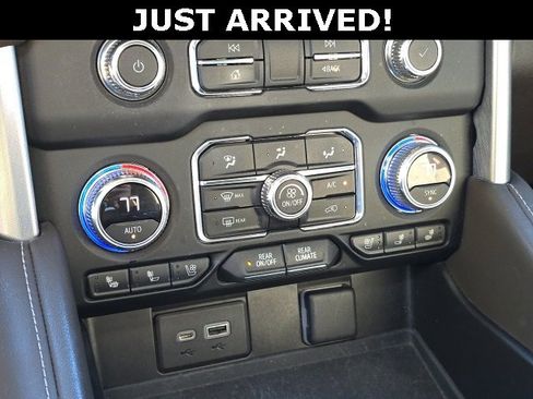 Used 2021 GMC Yukon SLT w/ SLT Luxury Package image 21