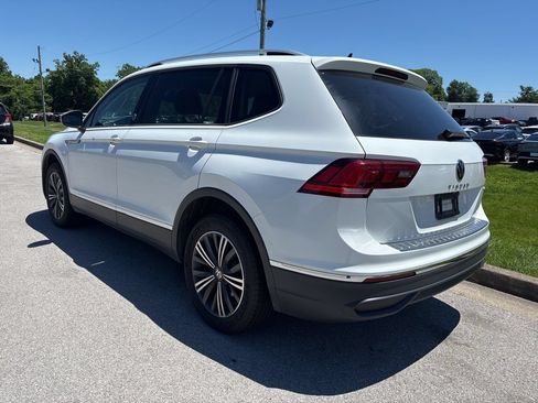 Used 2024 Volkswagen Tiguan SE AWD/4WD image 4